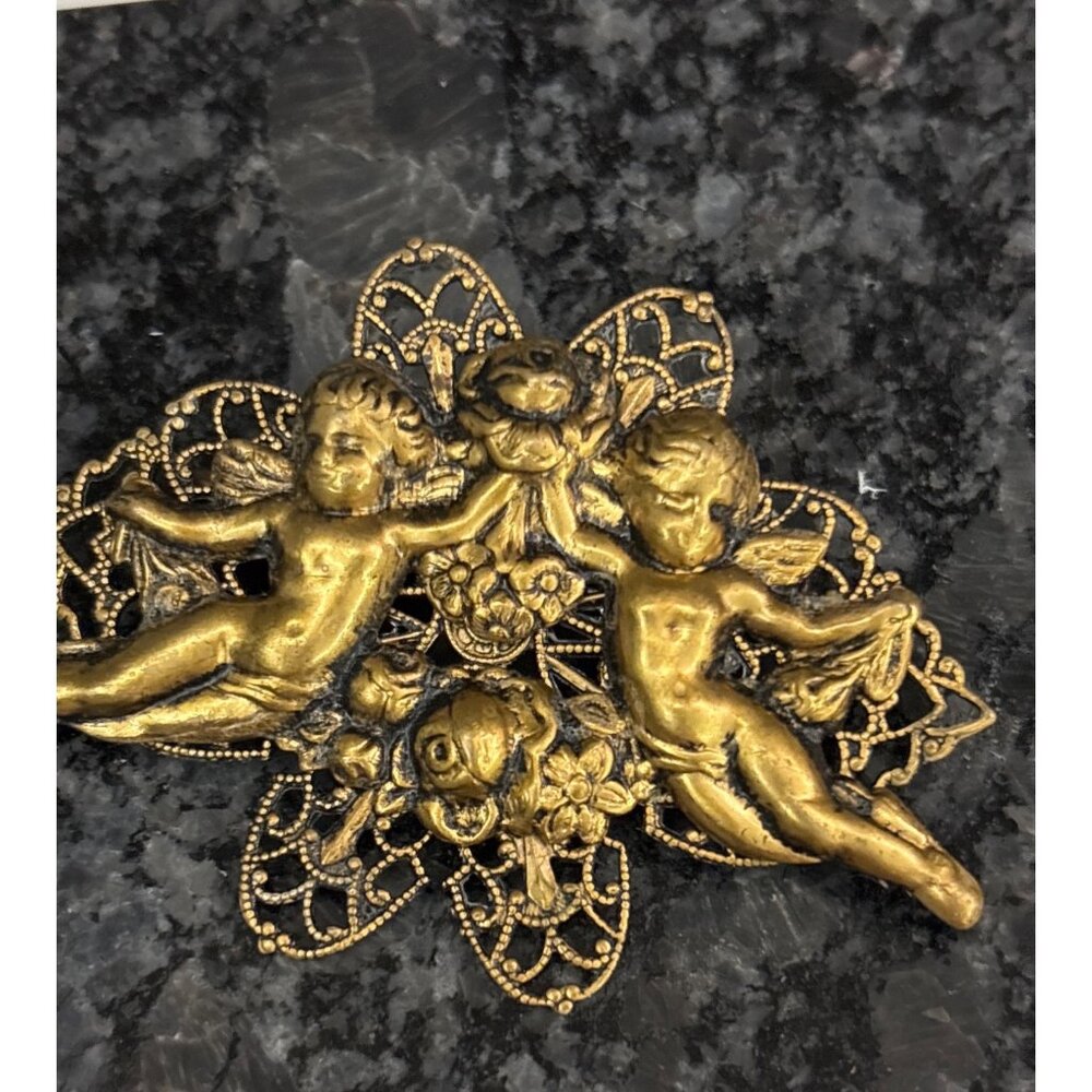 Vintage Gold Tone Cherub Brooch Pin. With Filigree Floral Art Noveau Angels